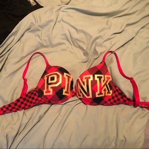 VS pink bra